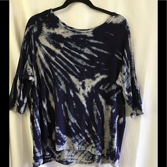 Tryst Tops - Navy & White Tie Dye 3/4 Sleeve High-Low T-shirt